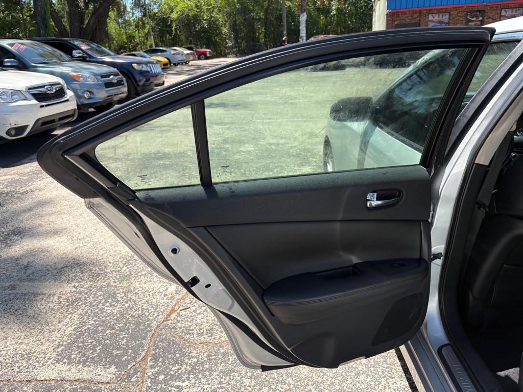 2011 Nissan Maxima Image 11