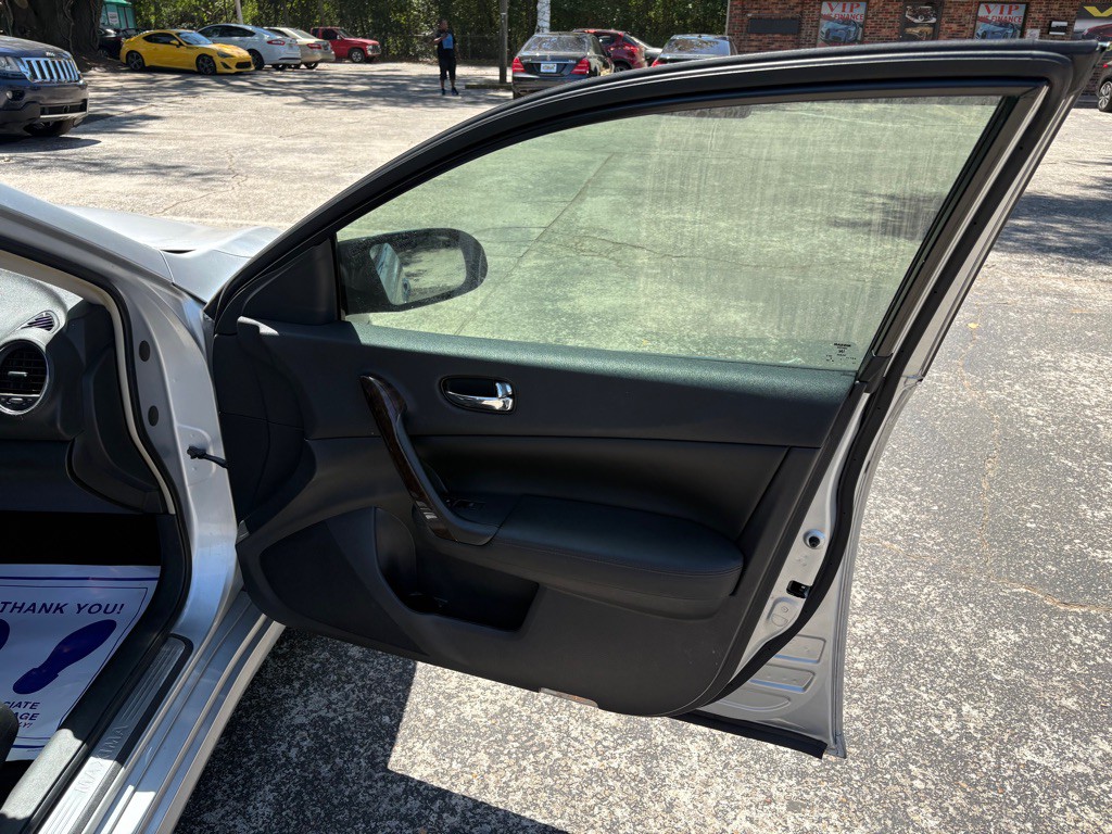 2011 Nissan Maxima Image 13