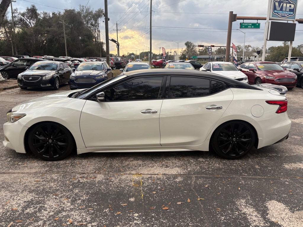 2017 Nissan Maxima Image 2