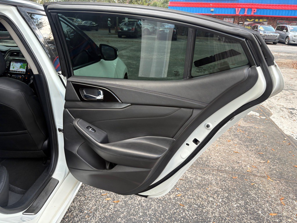 2017 Nissan Maxima Image 14