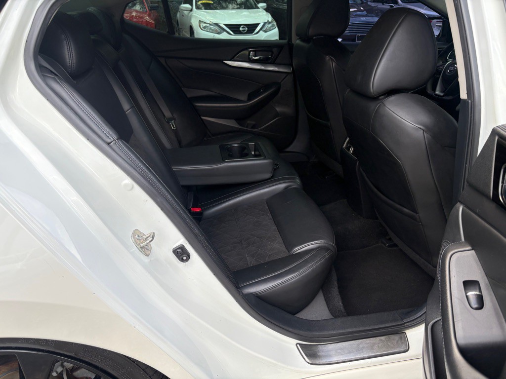 2017 Nissan Maxima Image 15