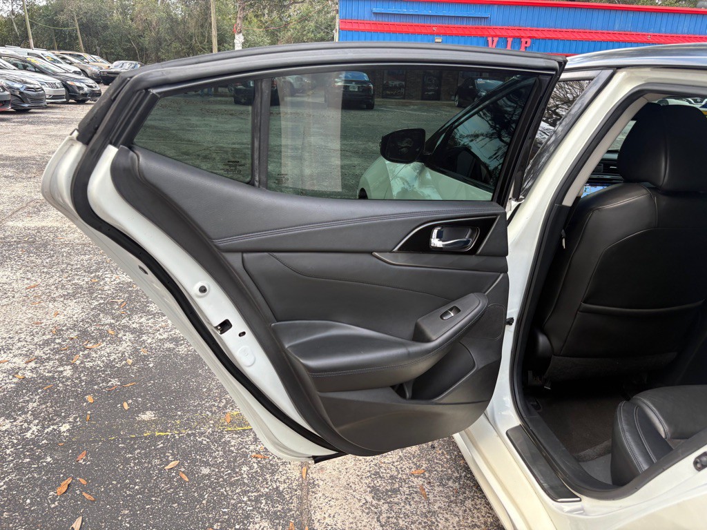 2017 Nissan Maxima Image 16