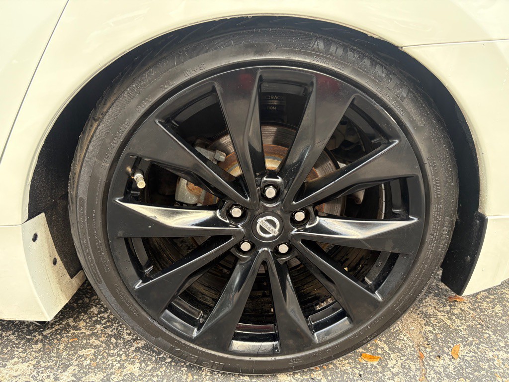 2017 Nissan Maxima Image 18