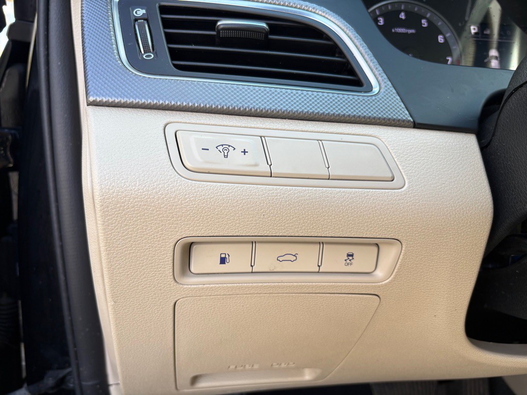 2017 Hyundai Sonata Image 23