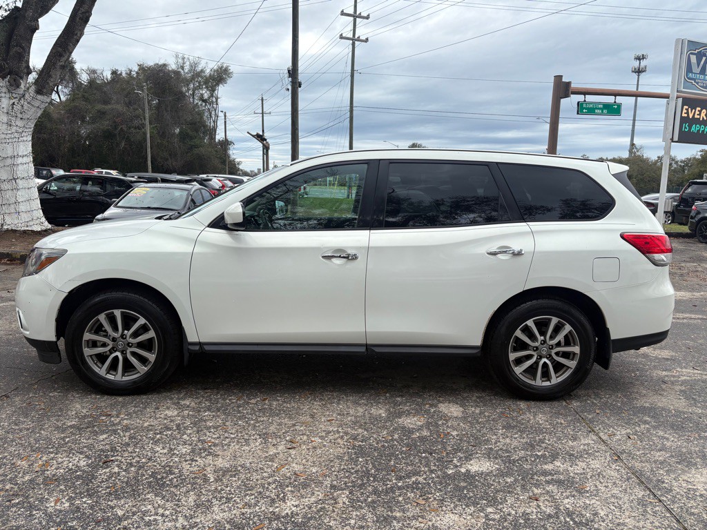 2014 Nissan Pathfinder Image 2