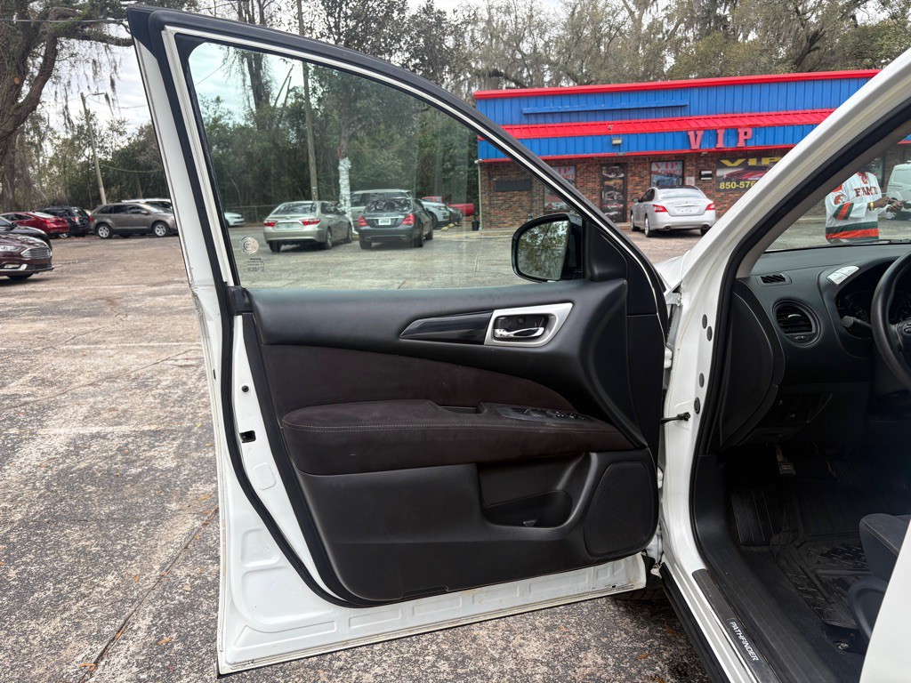 2014 Nissan Pathfinder Image 9