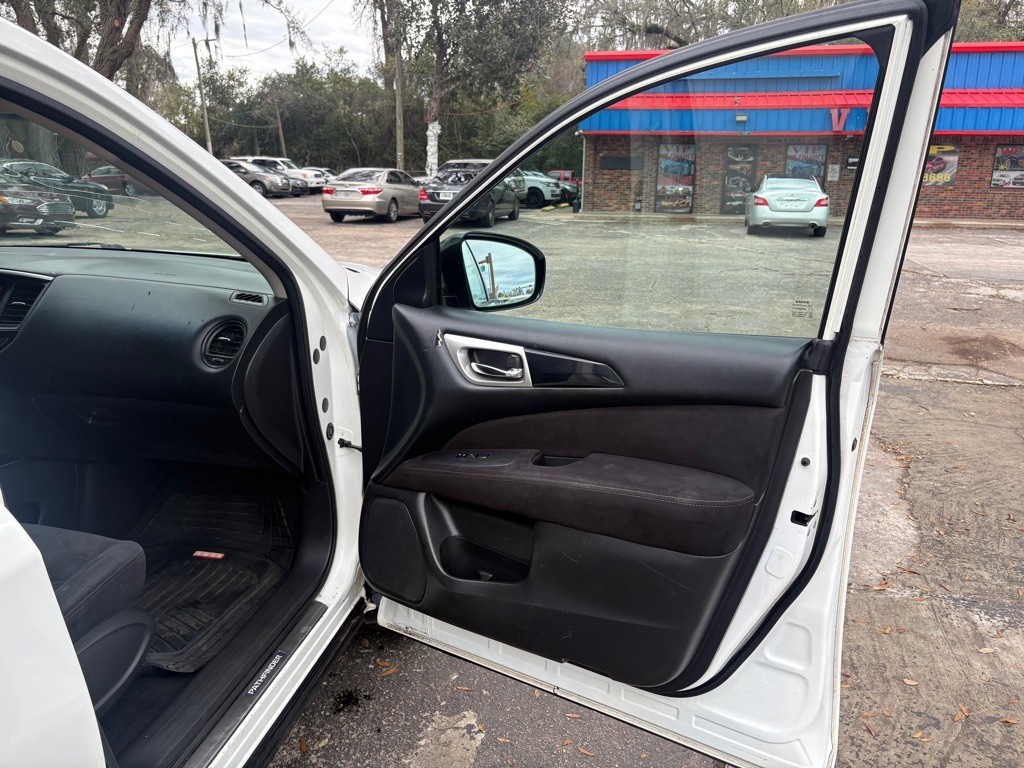 2014 Nissan Pathfinder Image 13