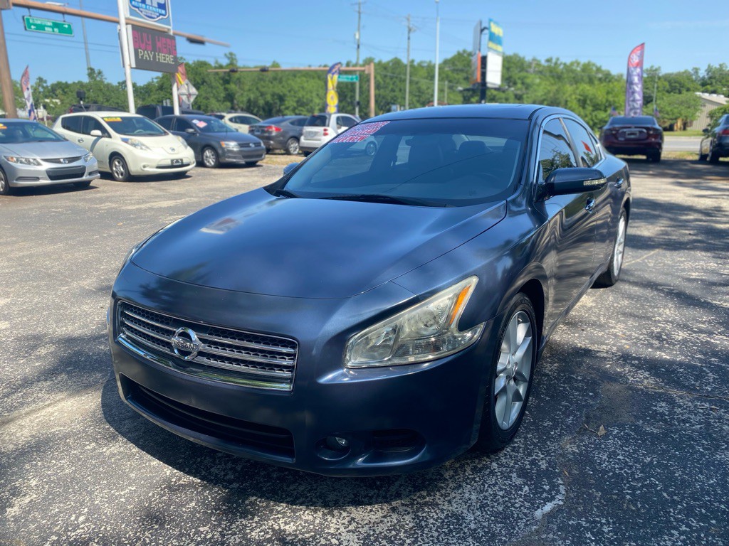 2010 Nissan Maxima Image 1