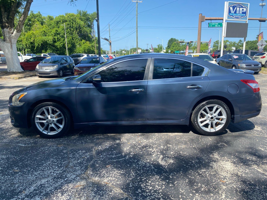 2010 Nissan Maxima Image 2