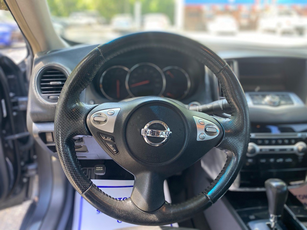2010 Nissan Maxima Image 10