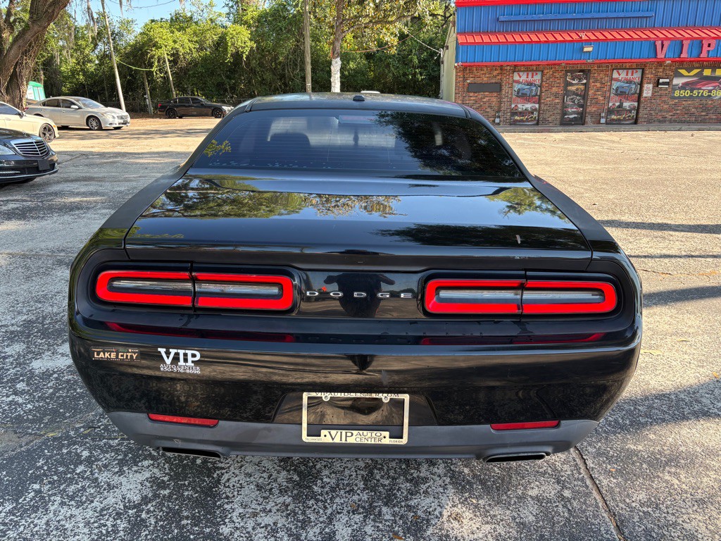 2015 Dodge Challenger Image 4