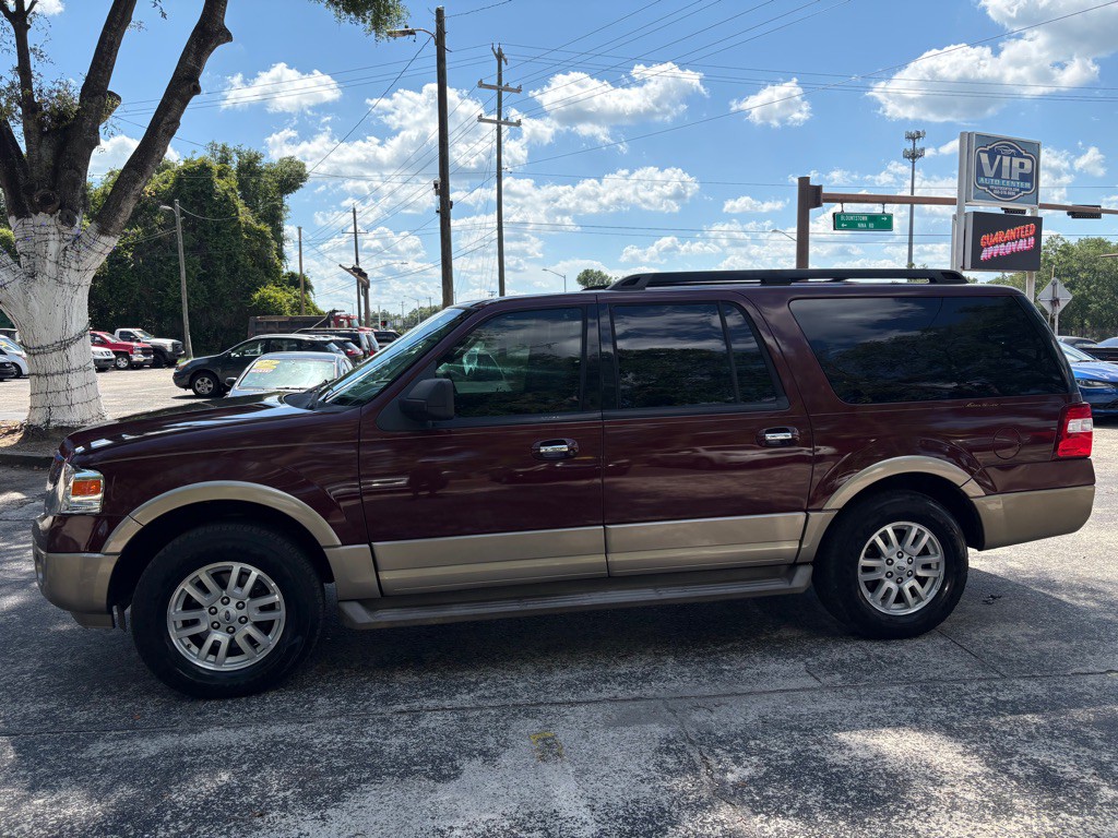 2011 Ford Expedition Image 2