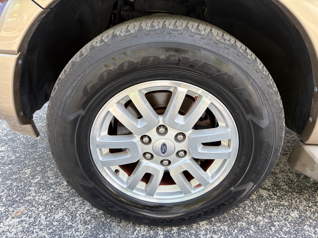 2011 Ford Expedition Image 17