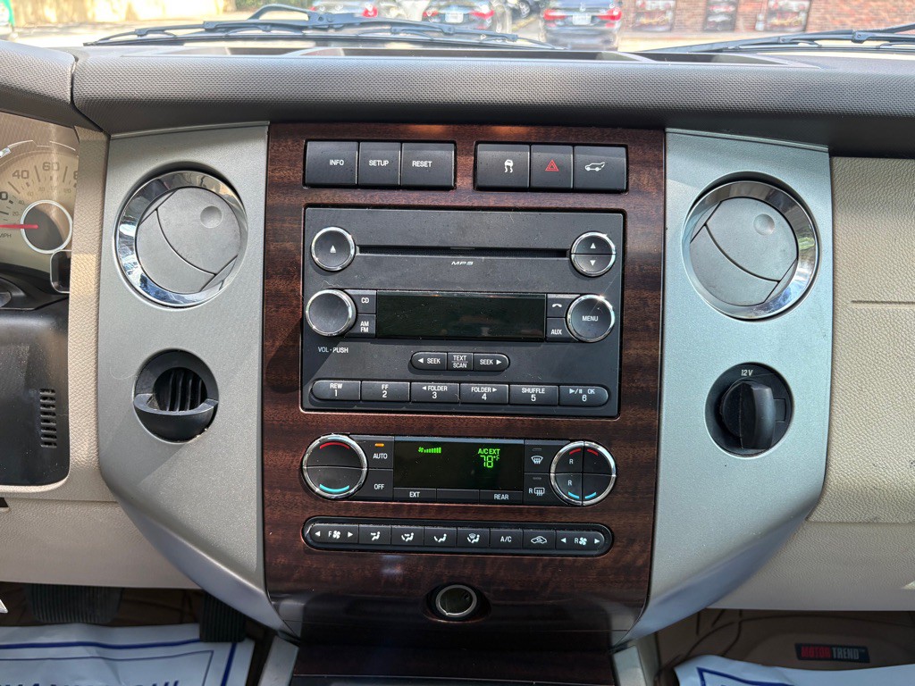 2011 Ford Expedition Image 24