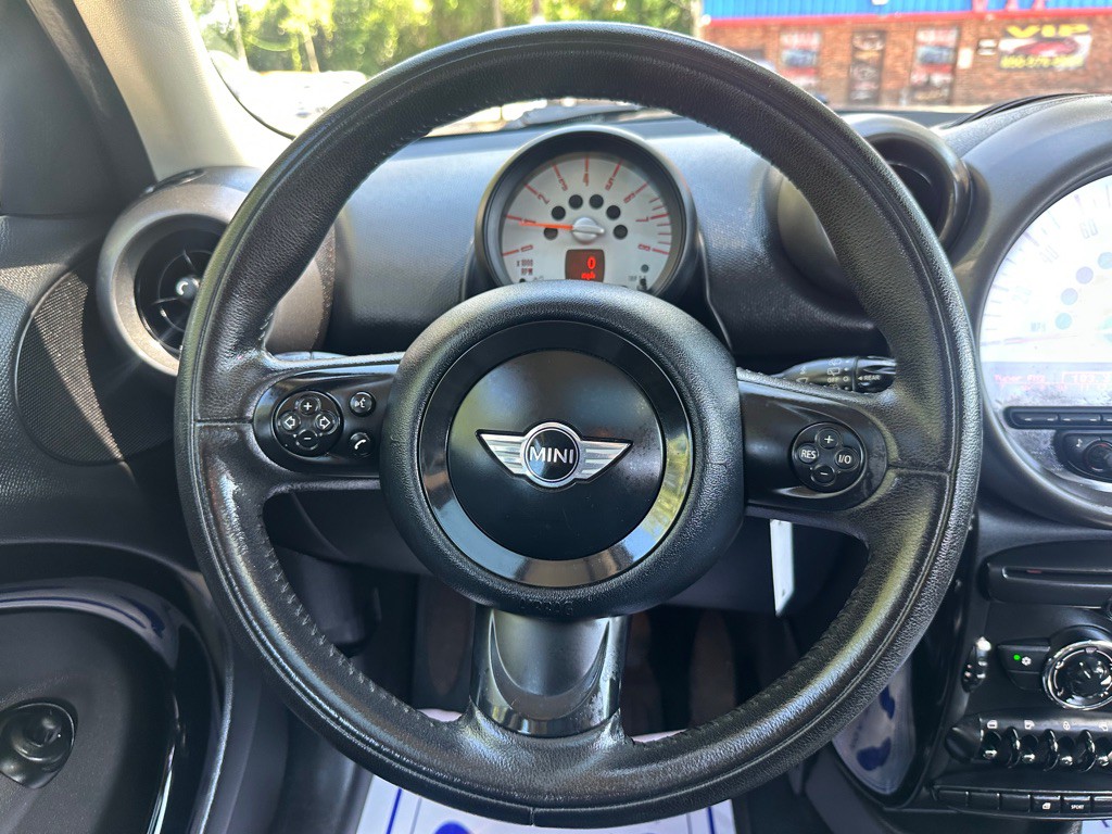 2012 MINI Cooper Image 24