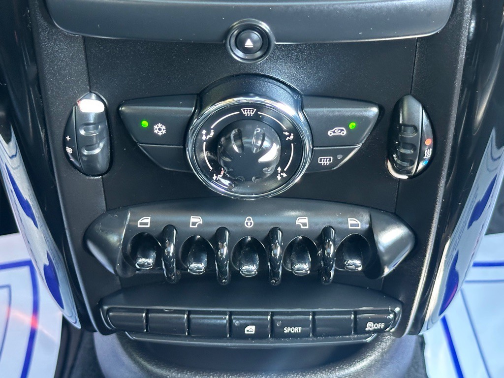 2012 MINI Cooper Image 27