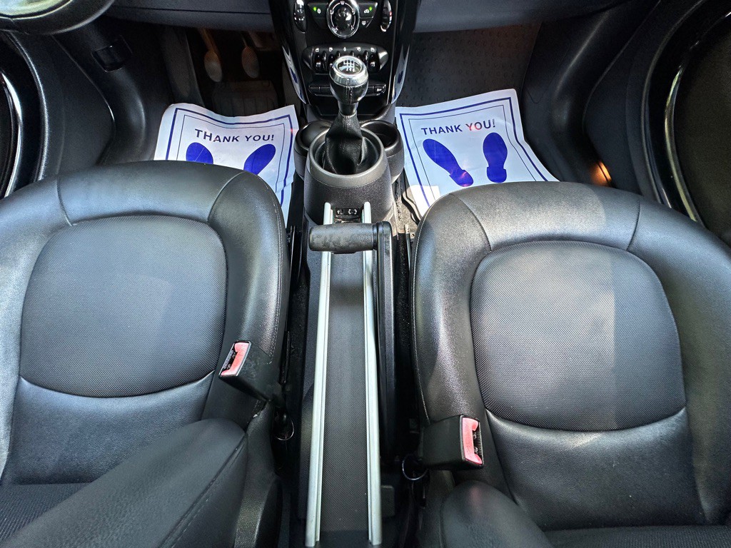 2012 MINI Cooper Image 28