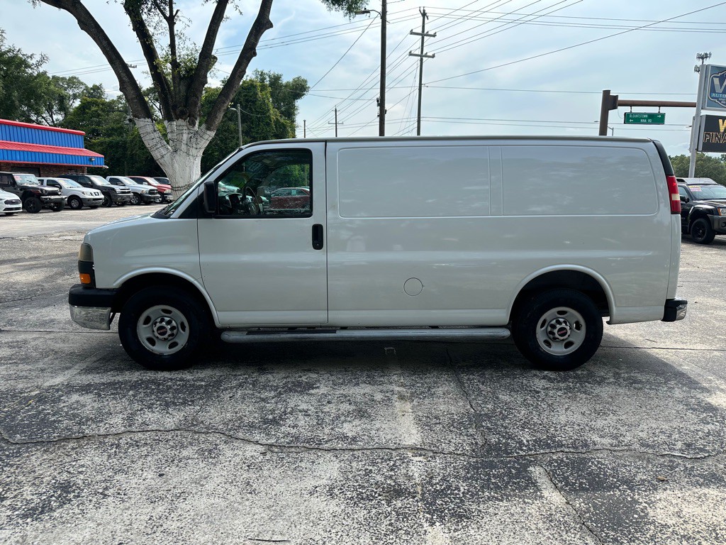 2015 GMC Savana Image 2