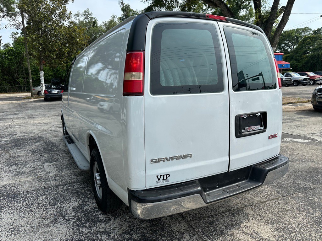 2015 GMC Savana Image 3