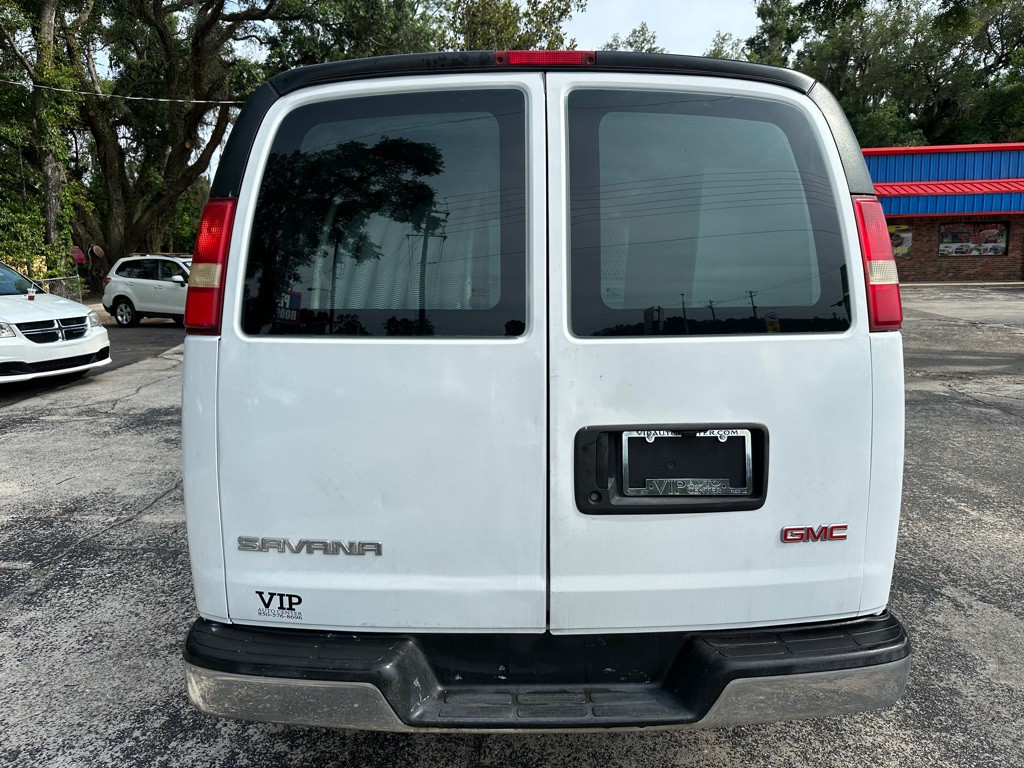 2015 GMC Savana Image 4