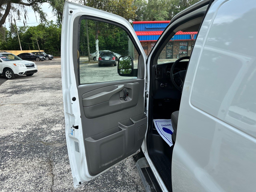 2015 GMC Savana Image 10