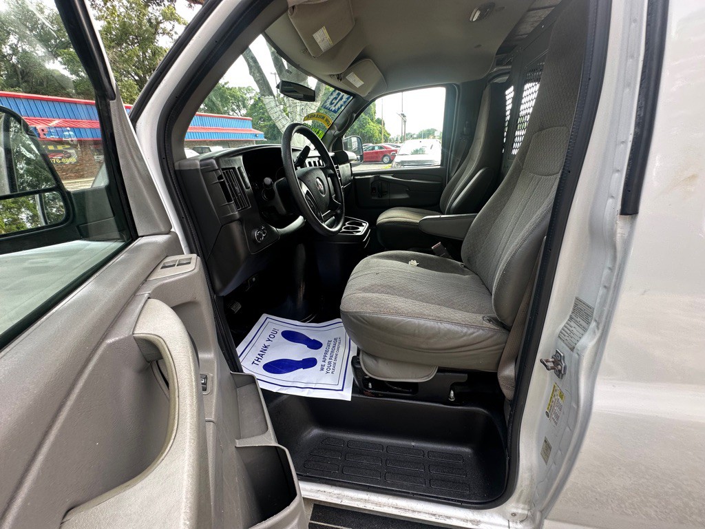 2015 GMC Savana Image 11