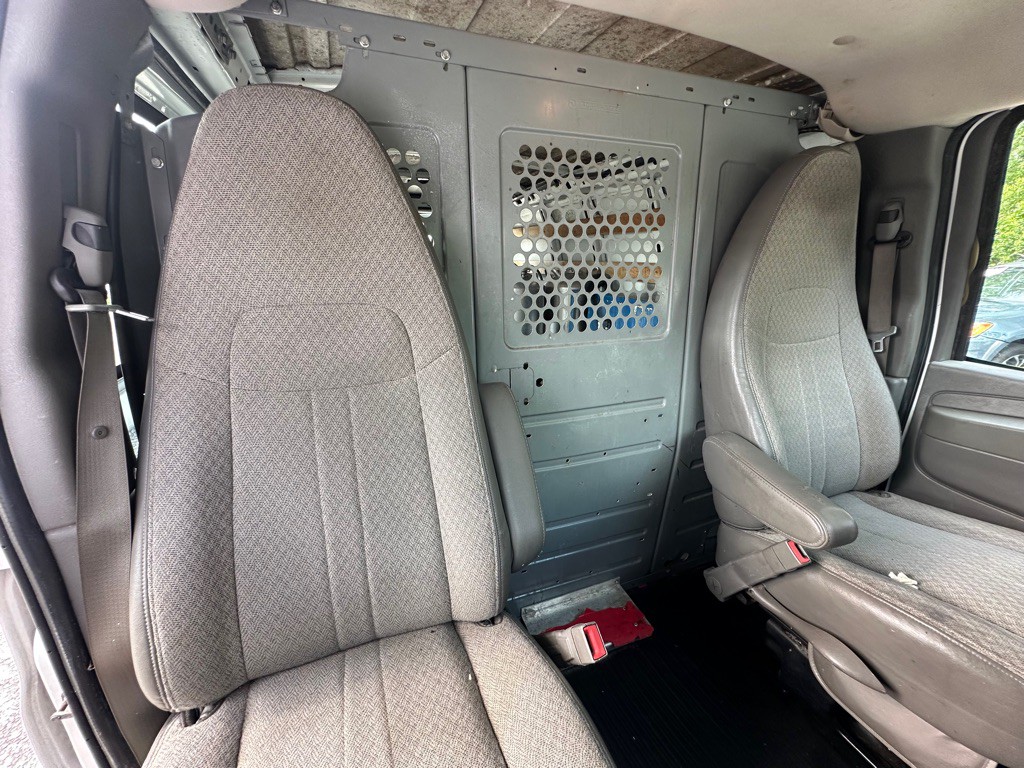 2015 GMC Savana Image 19