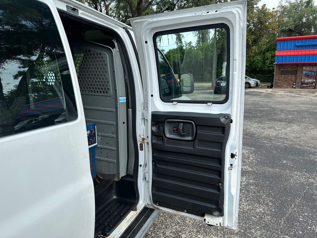 2015 GMC Savana Image 20