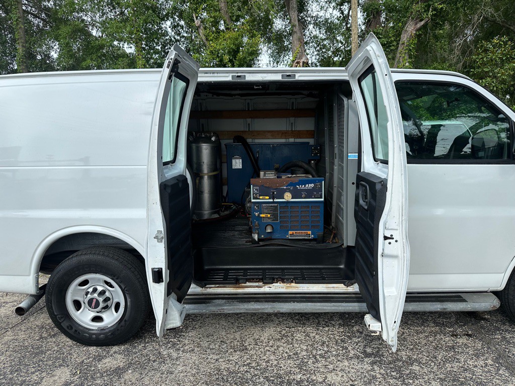 2015 GMC Savana Image 21