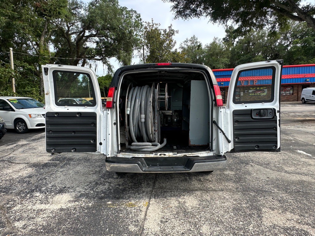 2015 GMC Savana Image 27