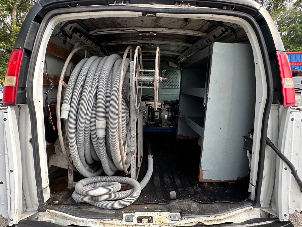 2015 GMC Savana Image 28