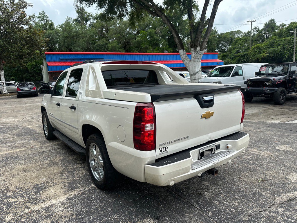 2012 Chevrolet Avalanche Image 4