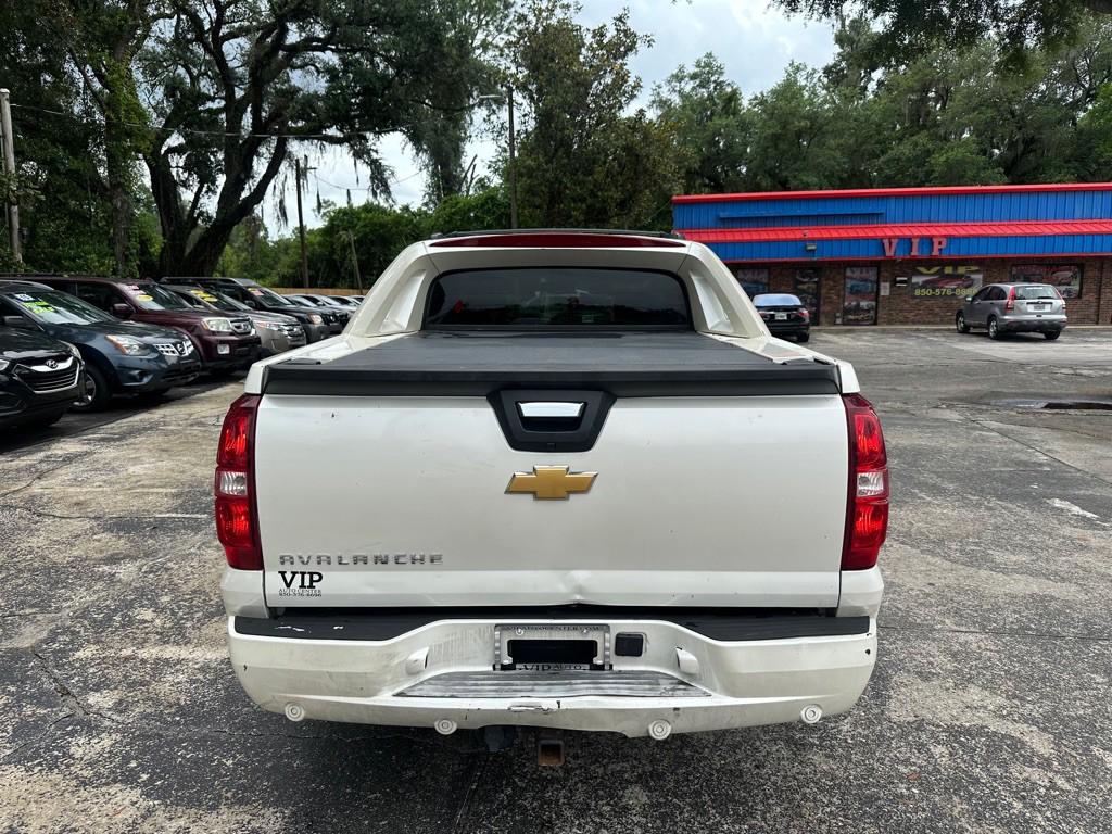 2012 Chevrolet Avalanche Image 5
