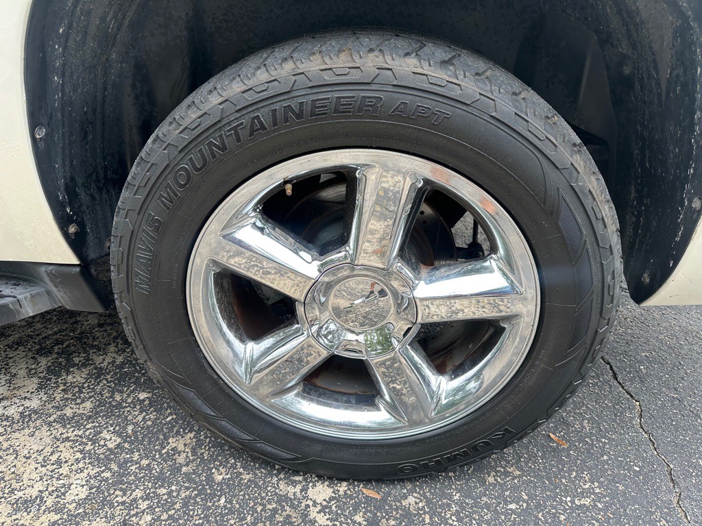 2012 Chevrolet Avalanche Image 9