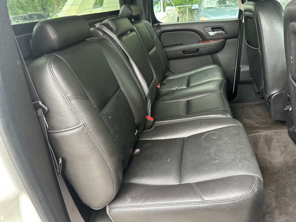 2012 Chevrolet Avalanche Image 18