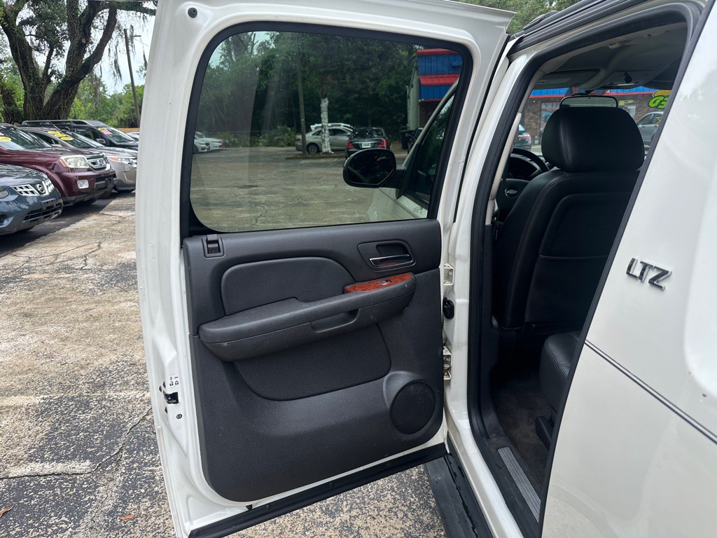 2012 Chevrolet Avalanche Image 19