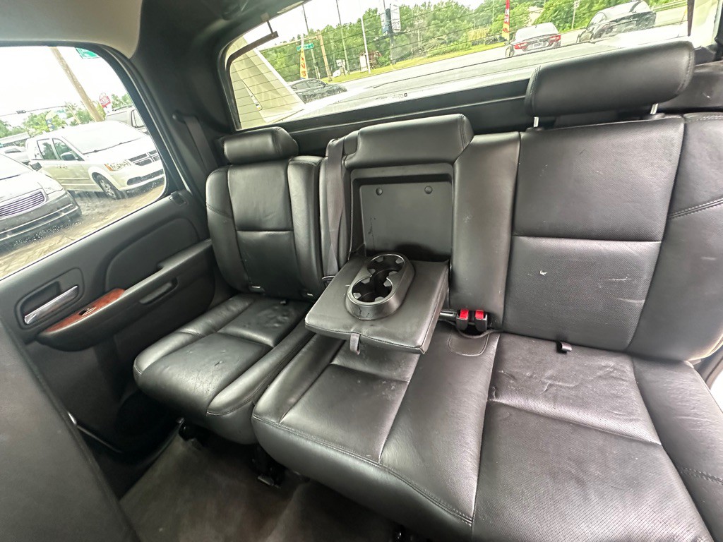2012 Chevrolet Avalanche Image 21