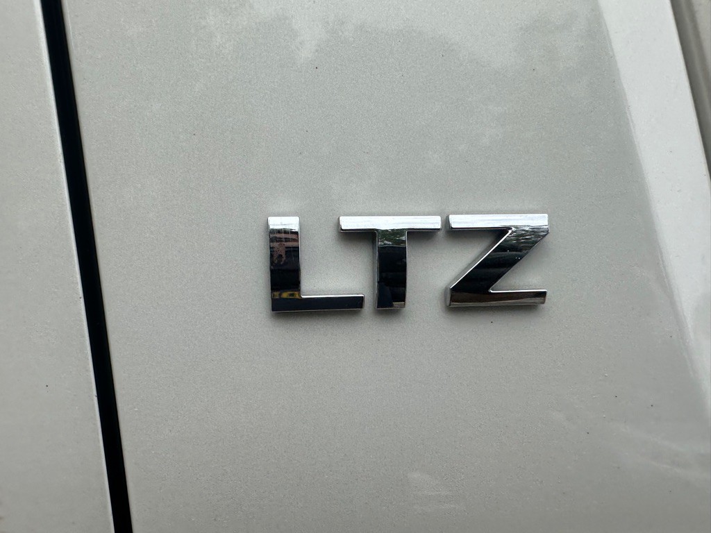 2012 Chevrolet Avalanche Image 22