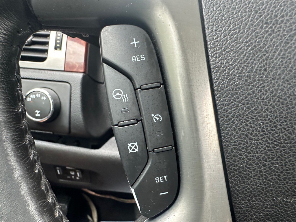 2012 Chevrolet Avalanche Image 25
