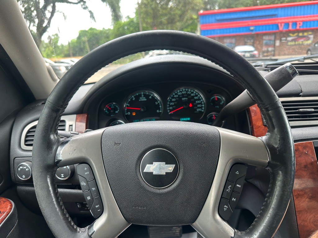 2012 Chevrolet Avalanche Image 26