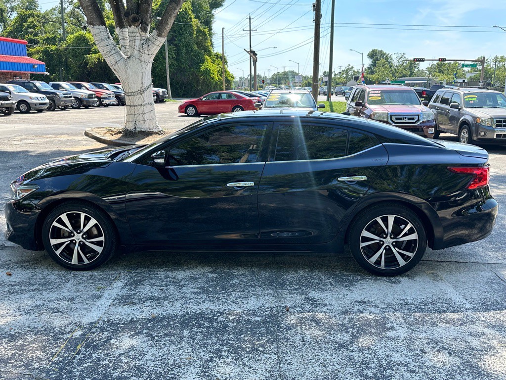 2017 Nissan Maxima Image 2