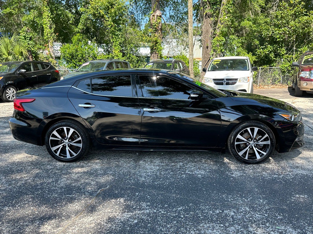 2017 Nissan Maxima Image 6