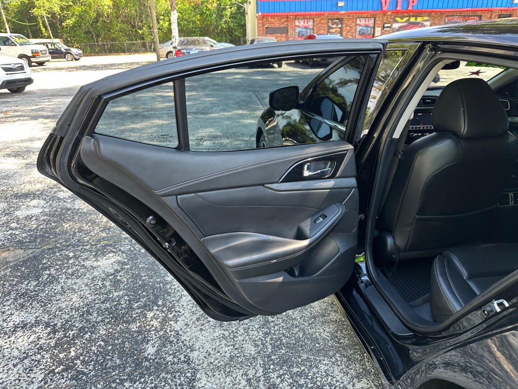 2017 Nissan Maxima Image 13