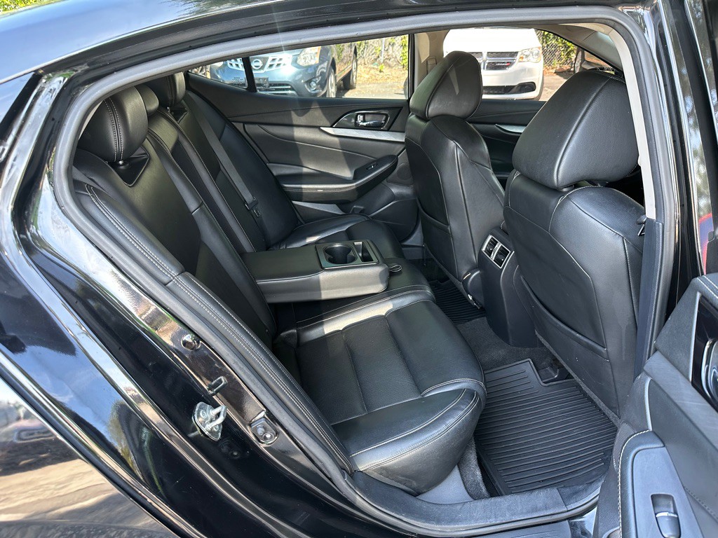 2017 Nissan Maxima Image 16