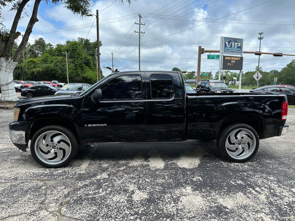2008 GMC Sierra Image 2