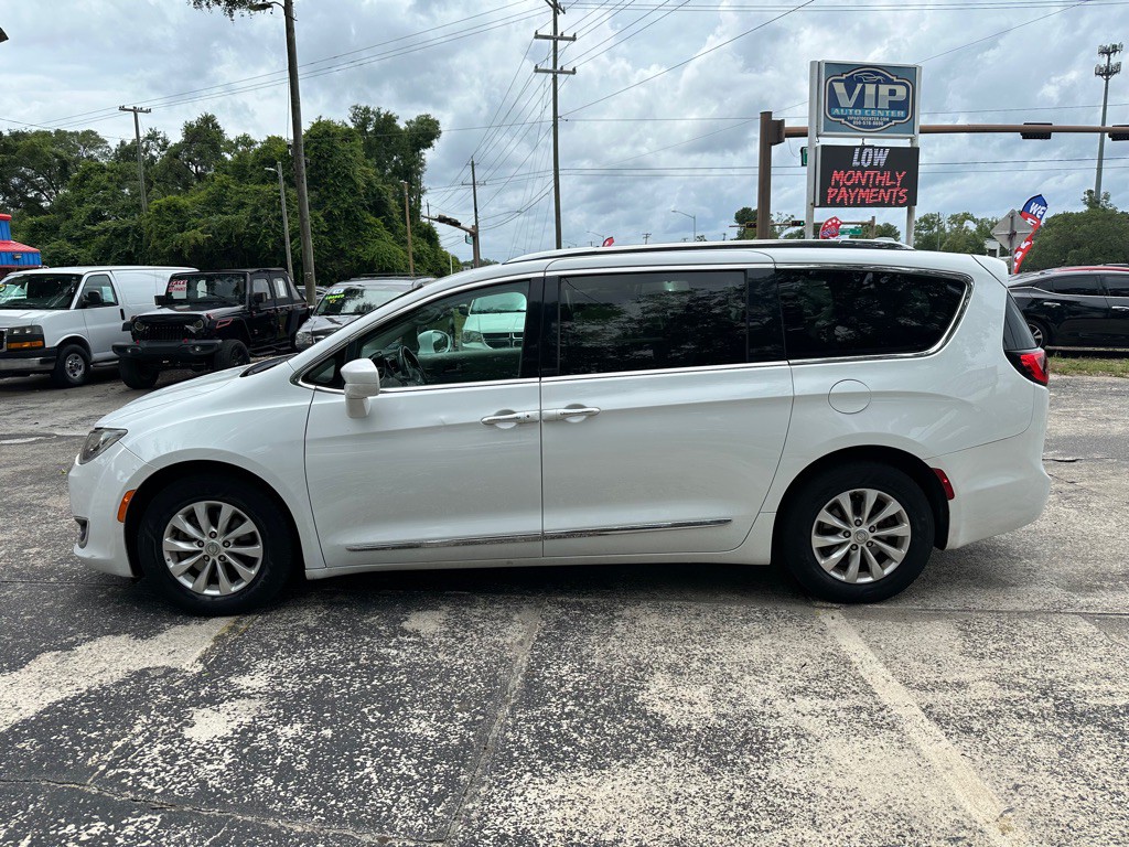 2019 Chrysler Pacifica Image 2