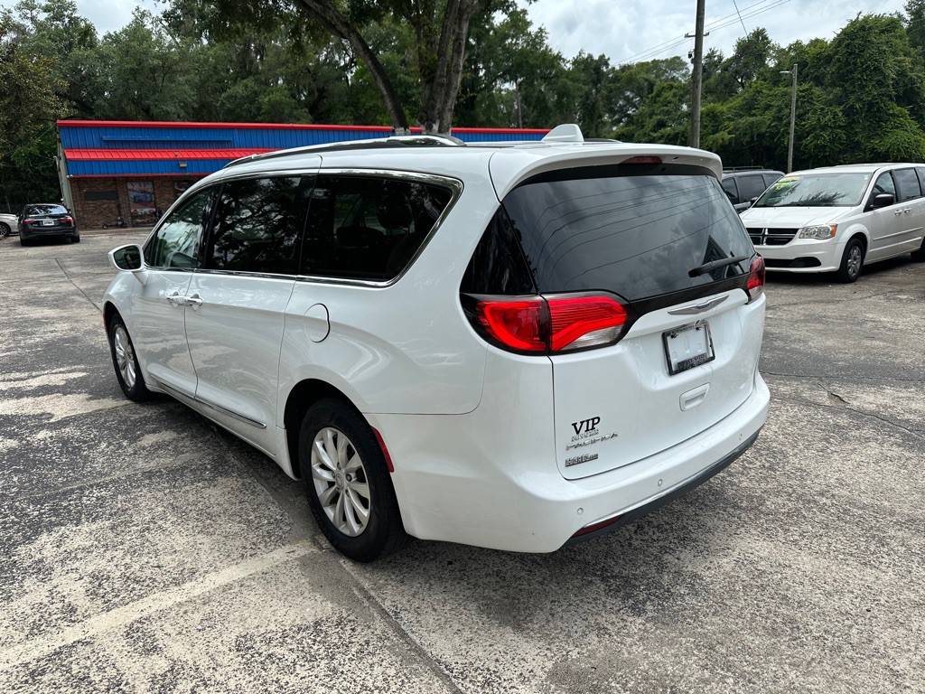 2019 Chrysler Pacifica Image 3