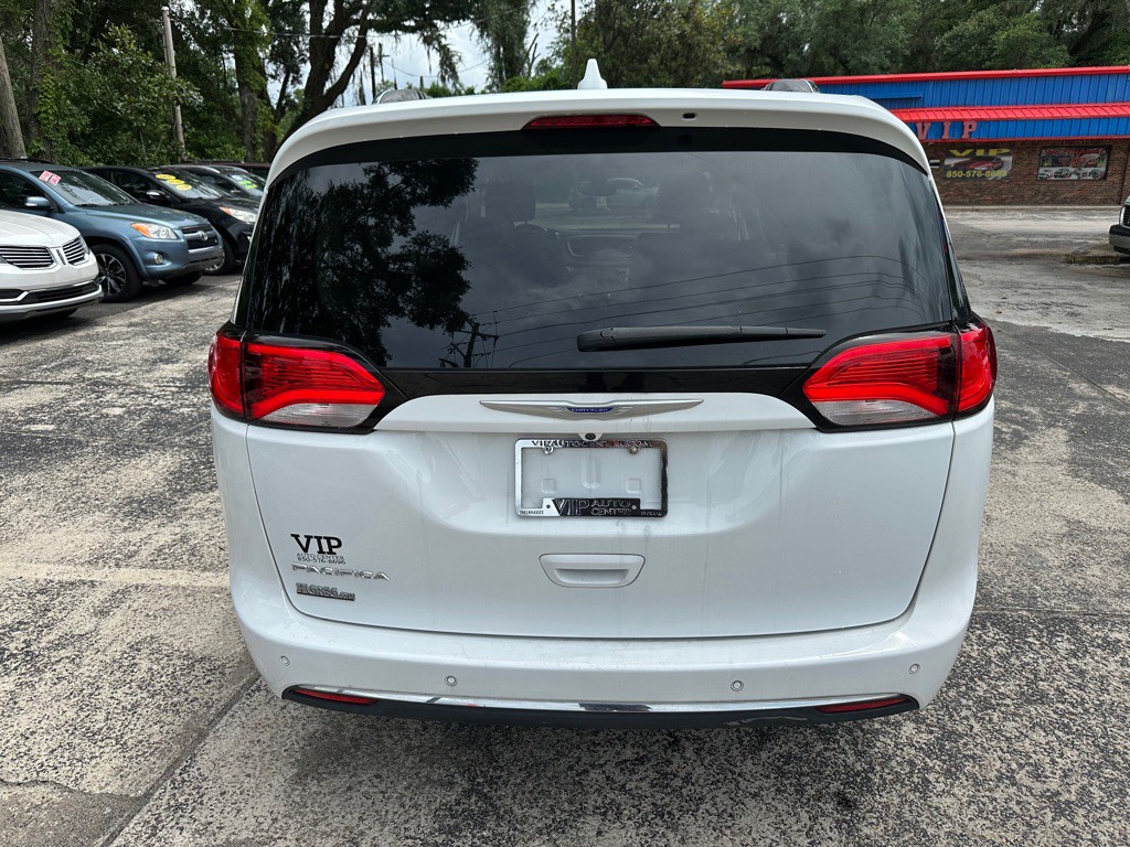 2019 Chrysler Pacifica Image 4
