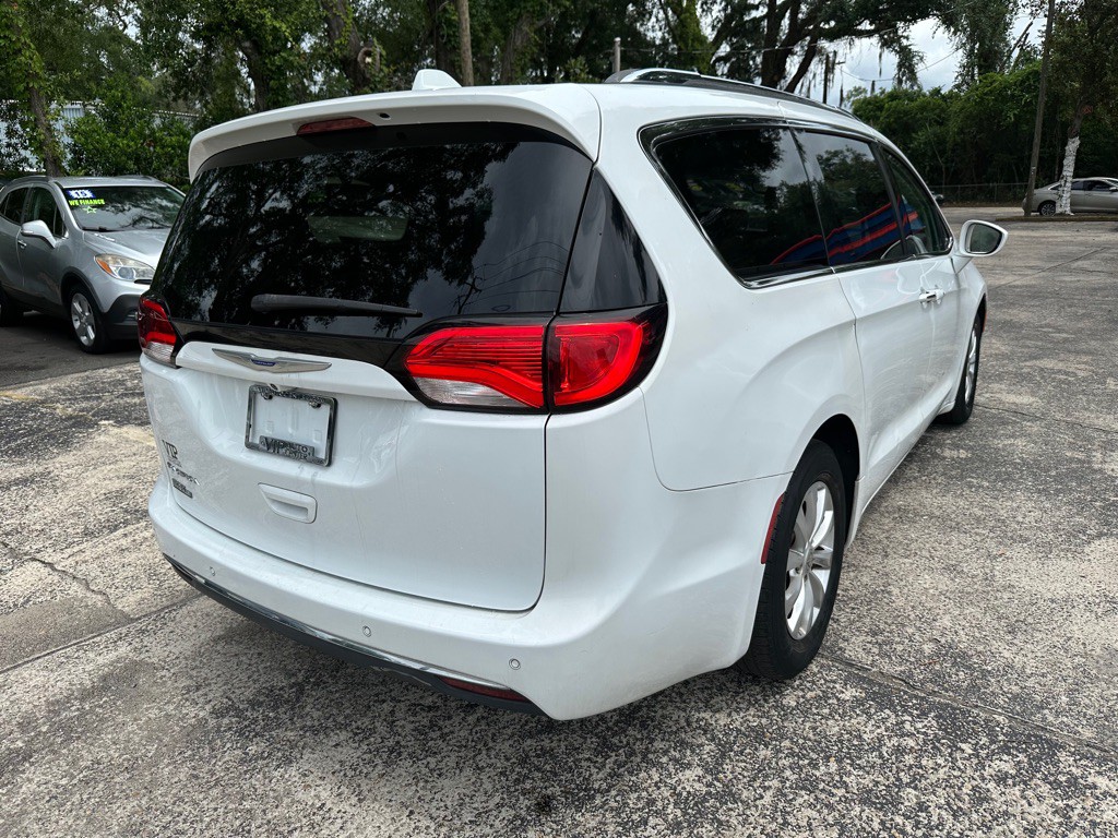 2019 Chrysler Pacifica Image 5