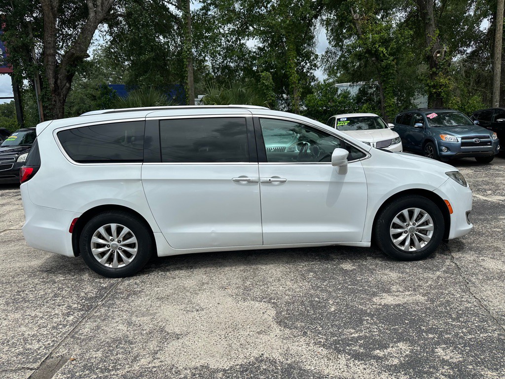 2019 Chrysler Pacifica Image 6